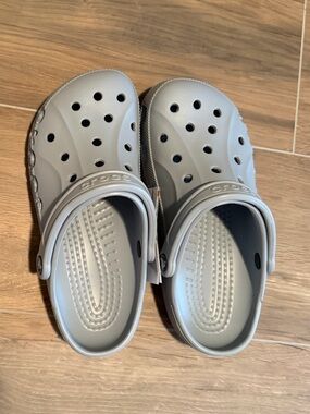 CROCS NWT women’s 9/mens 7